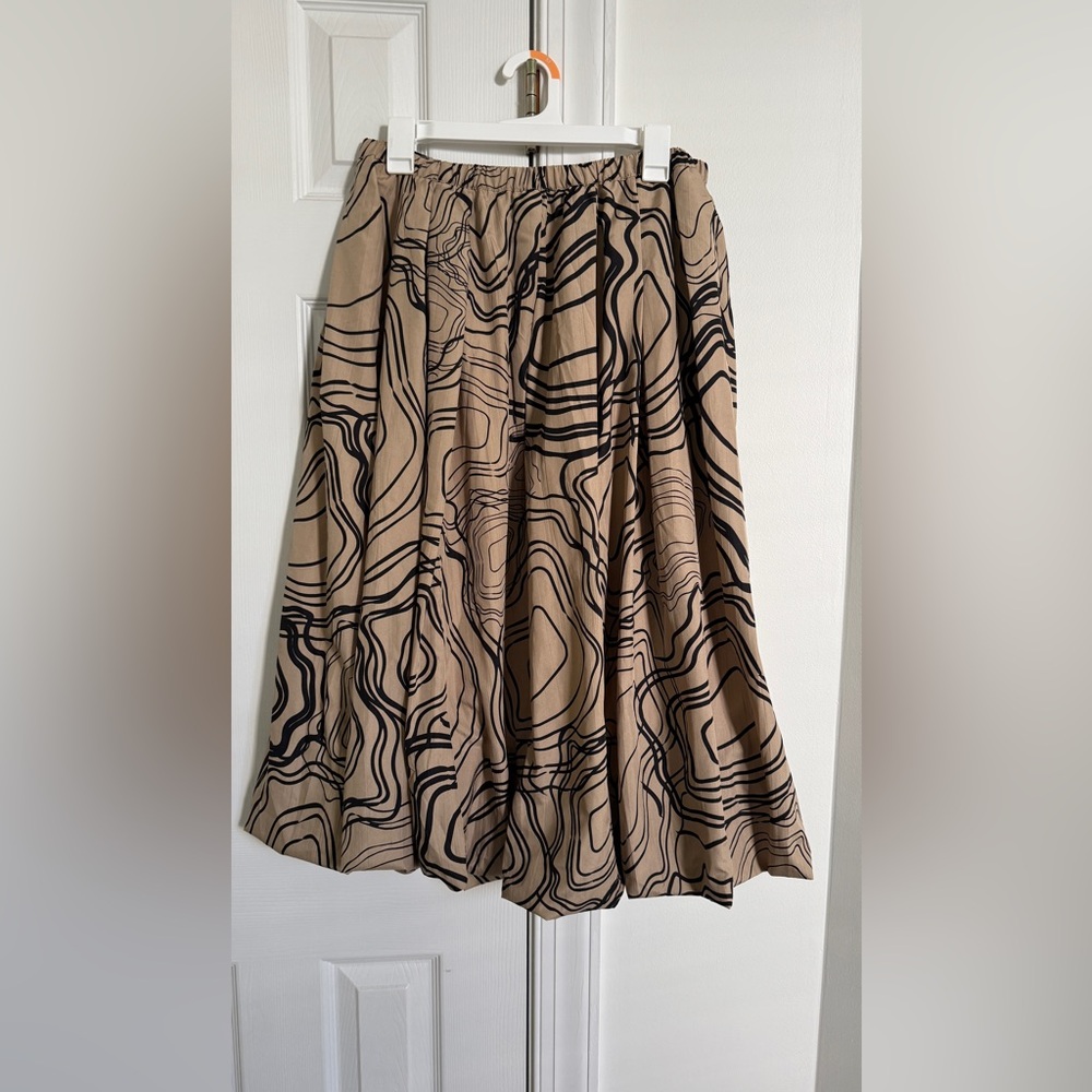 Elegant Tan and Black Patterned Bubble Midi Skirt